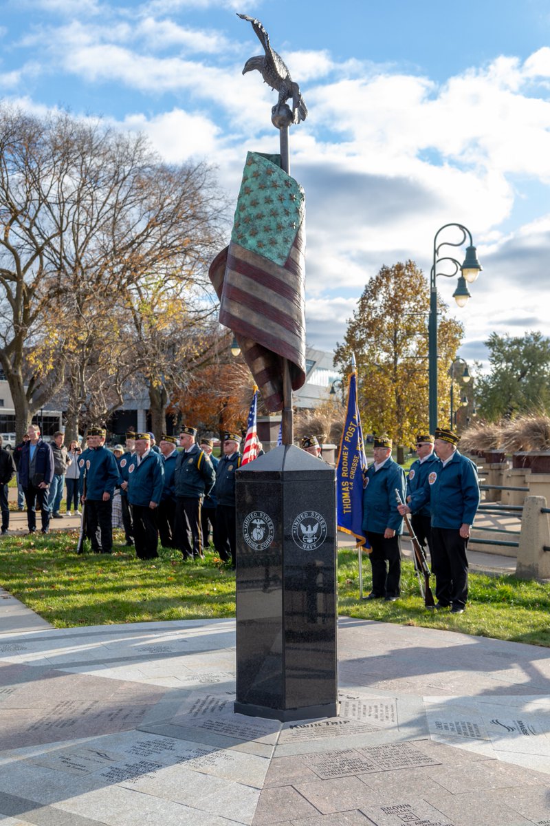 ViaroHealth's tweet image. Today, the dedication ceremony for the Veterans Memorial Statue took place at Riverside Park in La Crosse. The latest initiative of the La Crosse City Vision Foundation involves the installation of a bronze statue featuring an American flag and a bald eagle sculpture.