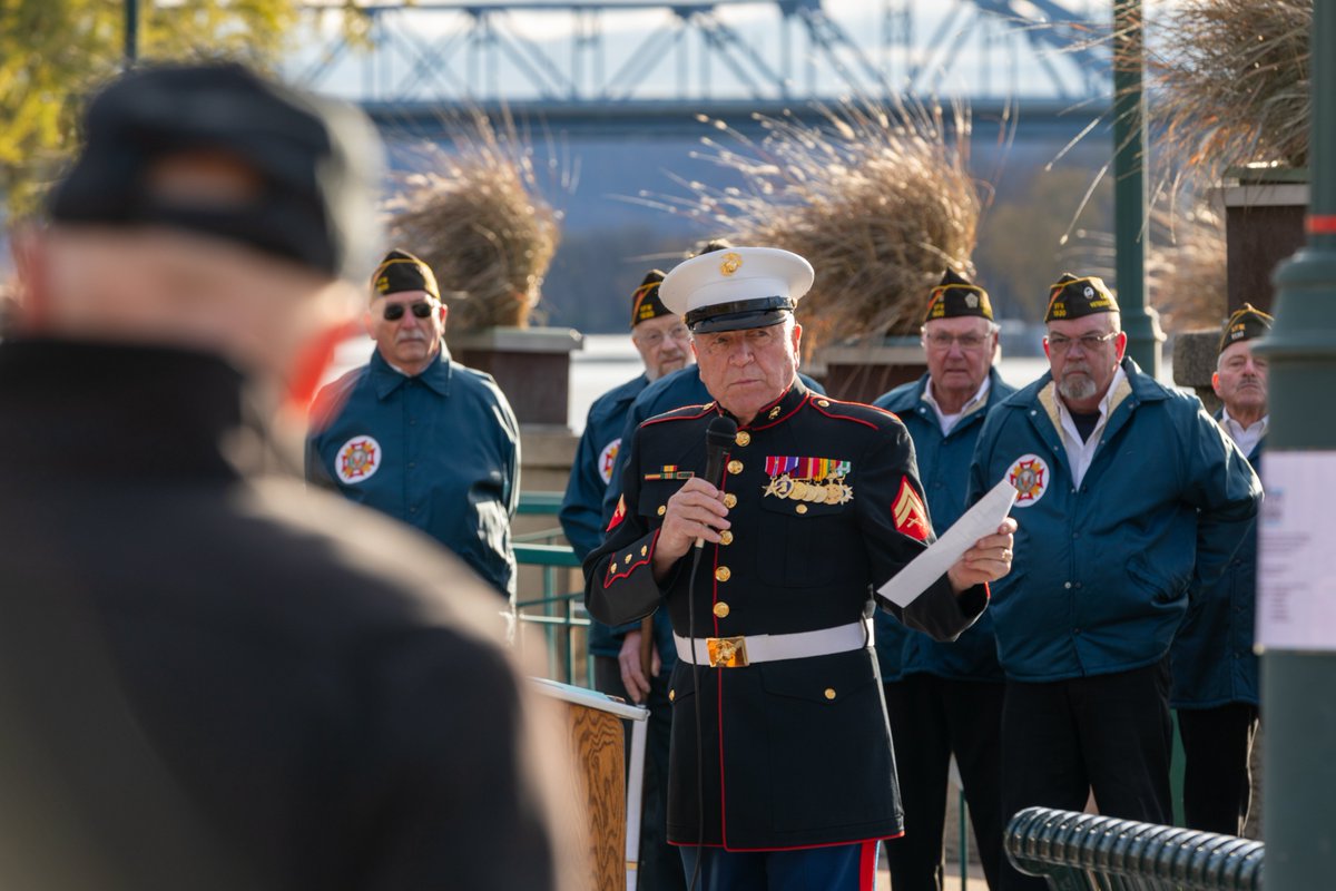 ViaroHealth's tweet image. Today, the dedication ceremony for the Veterans Memorial Statue took place at Riverside Park in La Crosse. The latest initiative of the La Crosse City Vision Foundation involves the installation of a bronze statue featuring an American flag and a bald eagle sculpture.
