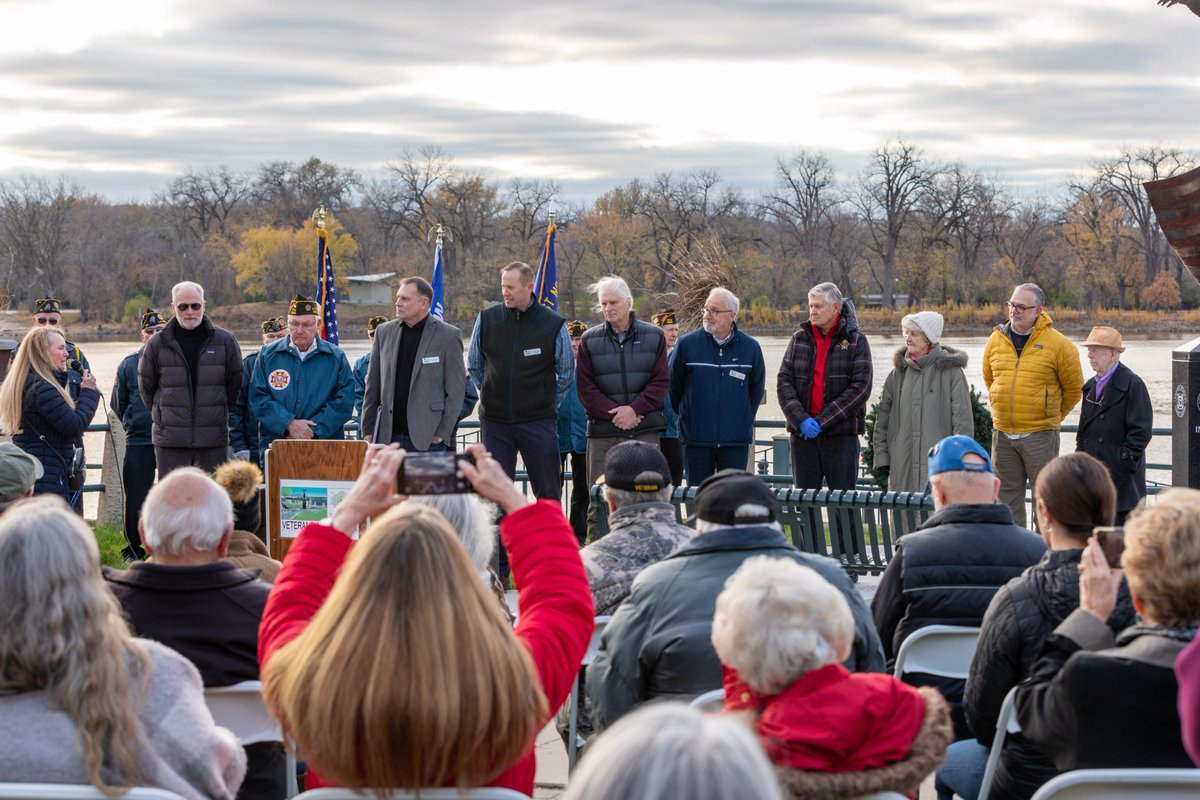 ViaroHealth's tweet image. Today, the dedication ceremony for the Veterans Memorial Statue took place at Riverside Park in La Crosse. The latest initiative of the La Crosse City Vision Foundation involves the installation of a bronze statue featuring an American flag and a bald eagle sculpture.