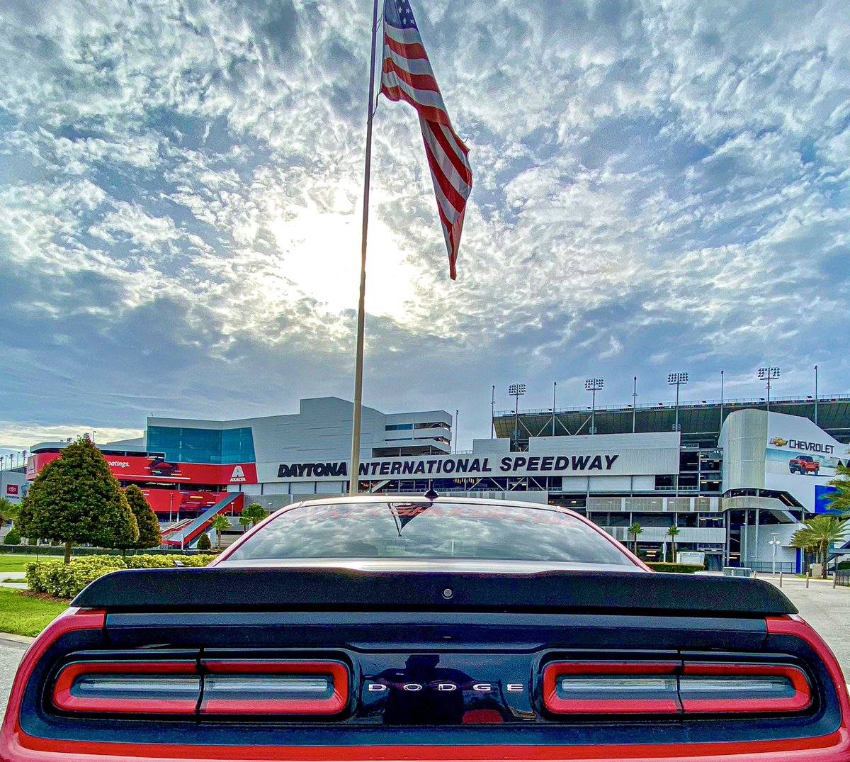 🫡Happy Veteran’s Day🇺🇸Happy Veteran’s Day to all of the brave men and women of our armed services. Thank you for your service! #dodge #hemi #mopar #modernmuscle #streetcar #daytonainternationalspeedway