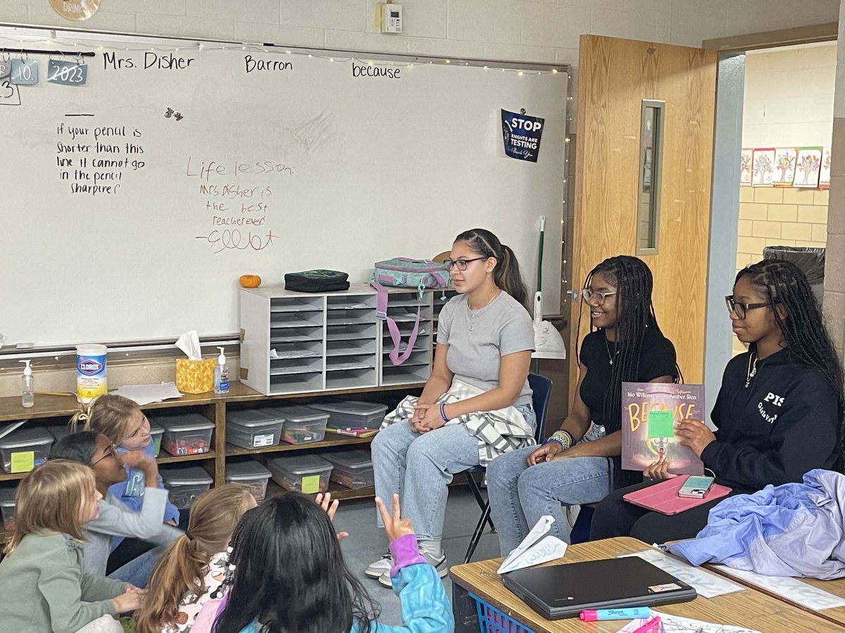 We loved having guest readers from PHS at the Barron Village! ⁦<a href="/PhoebusHS1/">Phoebus High School</a>⁩ #BarronVillage