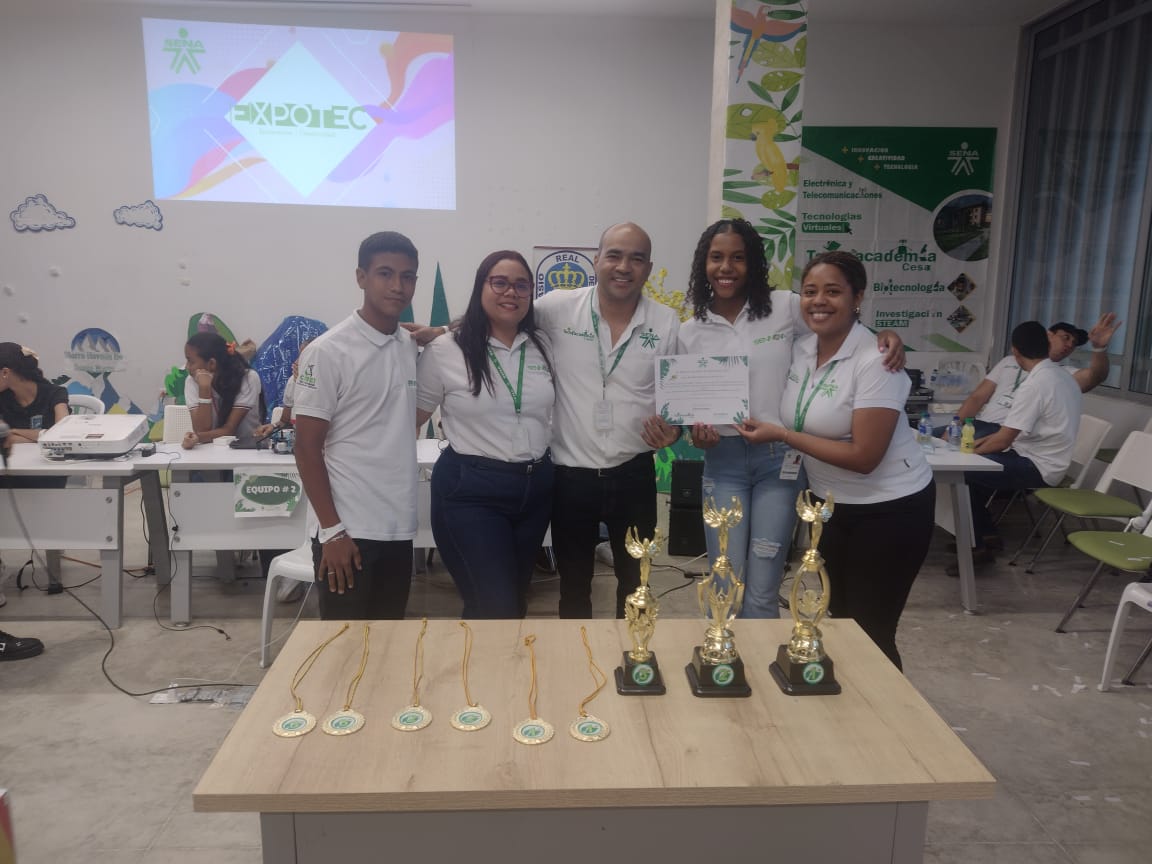 SENAenBolivar's tweet photo. 👨‍🎓La destacada delegación de Tecnoacademia del Centro de Comercio y Servicios de @SENAenBolivar💚alcanzó el🥇primer lugar en la categoría "Presentación de Proyectos" durante la Feria Expotec, llevada a cabo en el marco del IV Encuentro Innovatec.👌#TecnoacademiasSENNOVA https://t.co/ZjOVb8ttaY