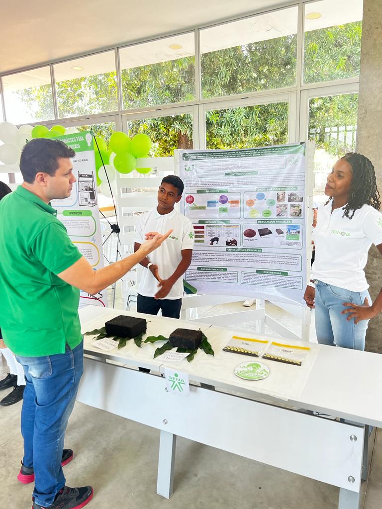 SENAenBolivar's tweet photo. 👨‍🎓La destacada delegación de Tecnoacademia del Centro de Comercio y Servicios de @SENAenBolivar💚alcanzó el🥇primer lugar en la categoría "Presentación de Proyectos" durante la Feria Expotec, llevada a cabo en el marco del IV Encuentro Innovatec.👌#TecnoacademiasSENNOVA https://t.co/ZjOVb8ttaY