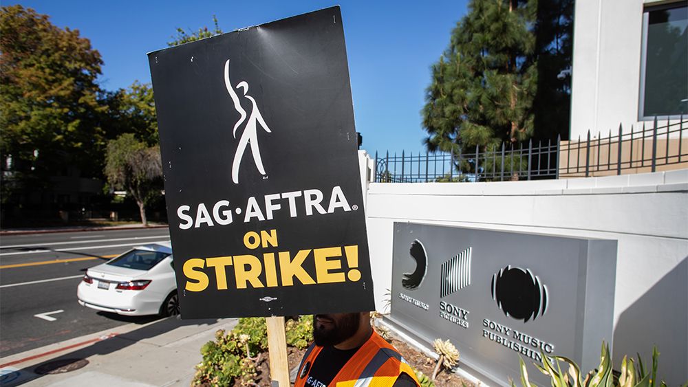 Cue the confetti and break out the party hats! The SAG-AFTRA strike is finally over and hopefully, sooner rather than later, #VFX can get back to work too. buff.ly/3udSDwA #SAGaftraStrike #LetsGetBackToWork