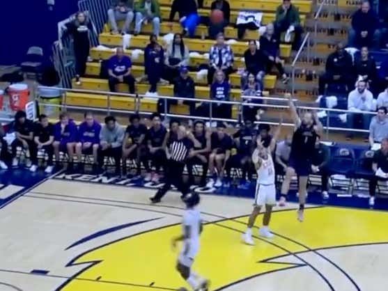 It's Time To Accept James Madison Is A Sports Powerhouse Now After They Somehow Forced OT Despite Being Down 5 With Under 4 Seconds To Go barstoolsports.com/blog/3492856/i…