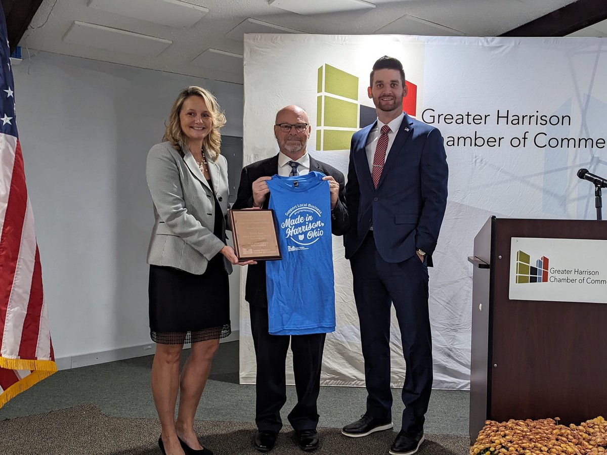 The Chamber presented a special recognition to @HarrisonOhio Mayor Bill Neyer:

'An Advocate for Growth & Prosperity'

For Service to the City and
Support of our Business Community

We proudly recognize he is MADE IN HARRISON

#myHarrisonOH