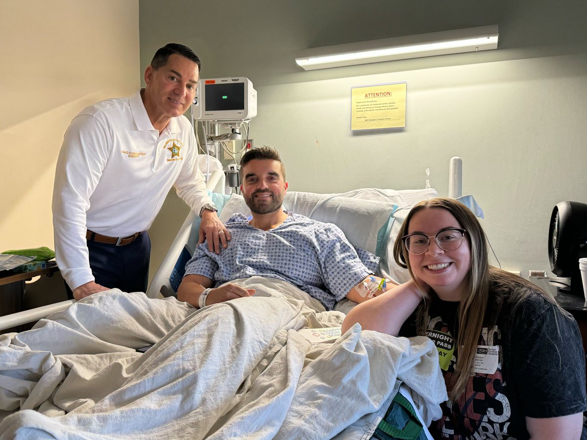 HCSOSheriff's tweet image. 💚 𝐖𝐚𝐧𝐭 𝐭𝐨 𝐡𝐞𝐥𝐩? 𝐇𝐞𝐫𝐞’𝐬 𝐡𝐨𝐰 💚

As Corporal Brito and Deputy Santos continue their recovery, you can help support them and their families.

The funds raised through the Lynn Sowers Memorial Foundation will go towards covering medical expenses, rehabilitation,…