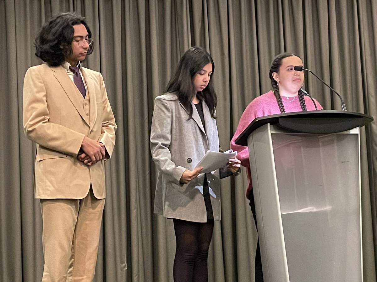 Wonderful event to honour the 260 <a href="/TVDSB/">Thames Valley DSB</a> retirees last night &amp; their years of service to our students &amp; others in our Thames Valley community. Wishing all retirees the best as they enter this new phase in their lives. Thanks also to student trustees for being such fabulous MCs.