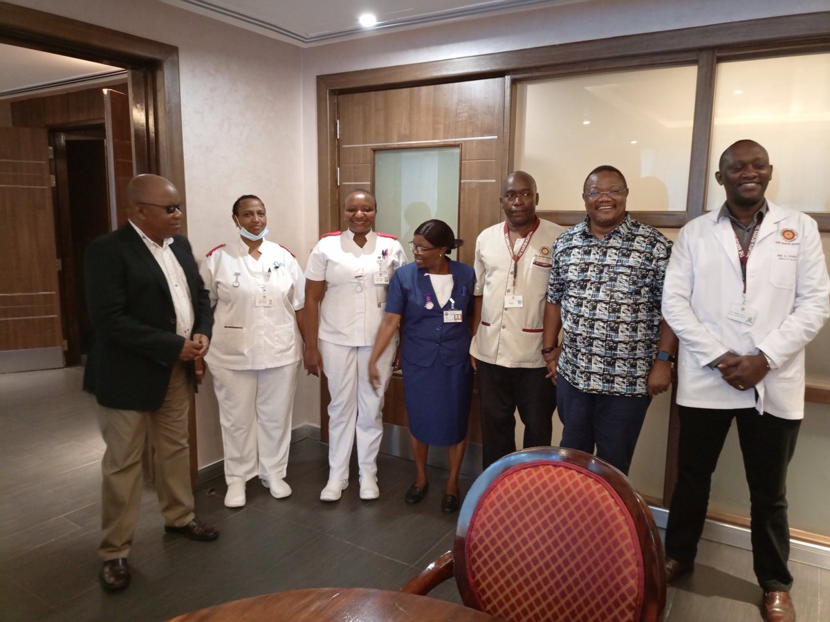 VitusNkuna's tweet photo. Makamu Mwenyekiti wa CHADEMA Mhe: Tundu Lissu (@TunduALissu ) leo ametembelea Nairobi Hospital kuwasalimia Madakatari na Wauguzi walishiriki kumtibu baada ya kushambuliwa kwa bundiki na risasi kumpata sehemu mbalimbali za mwili September 2017. Mungu awabariki sana hawa wataalamu. https://t.co/b4pgSuYkX6