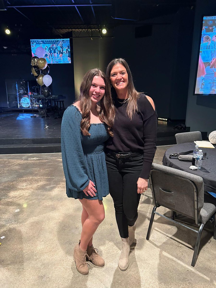 Vasquezmichele_'s tweet photo. Celebrated Broken Arrow Volleyball last night at their banquet. This senior class is special because it was my first group I coached since they were freshman. It has been an honor coaching you in and out of the weightroom 💛🖤. 

#earnyourstrips
#BAstrong https://t.co/gYi6A1HJJN