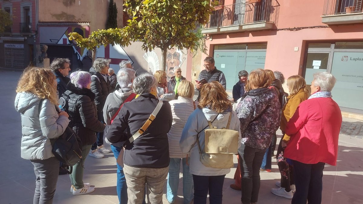 BibCanRajoler's tweet photo. Junts estimant la cultura i la literatura catalana!  #bibliotequesXBM #culturadiba #CulturaParets #clubdelectura https://t.co/vYS9qjoJWq
