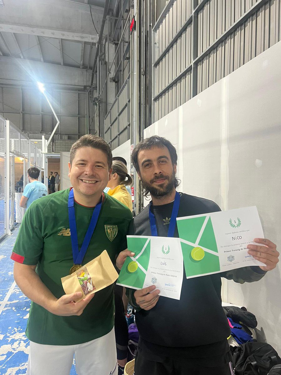 “Mens sana in corpore sana” la família Lequiana acabem una altra intensa setmana de recerca, docència i transferència amb el Primer Torneig de Pàdel <a href="/LEQUIA_UdG/">LEQUIA-UdG</a> 💪💪🏸💦! Impossible començar millor el cap de setmana! <a href="/univgirona/">Universitat de Girona</a>