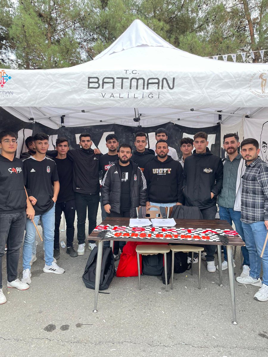 UnityBatman1903's tweet photo. Batman üniversitesi merkez kampüsünde açmış olduğumuz standımız bugün itibariyle sonlanmıştır. Sokakta, kampüste, tribünde Beşiktaş için her zaman her yerde daima ileri 🦅
#UnityBatman 
#Kampüslerdeunity https://t.co/SZiKgasmvd