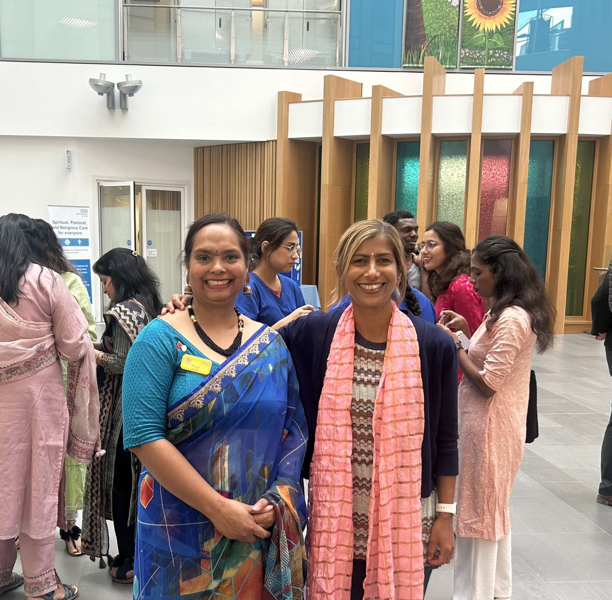 My heart is full 💜 Wonderful to celebrate Diwali at @NorthBristolNHS 🪔 Amazing music, singing, dancing, food, speeches, Aarti & Rangoli 🌺 🌸 Fab opportunity to connect with our community. Thank you @pooja_poddar @monira248 @Prof_SanjayG @anitasenaratna for all your efforts 🙏🏽