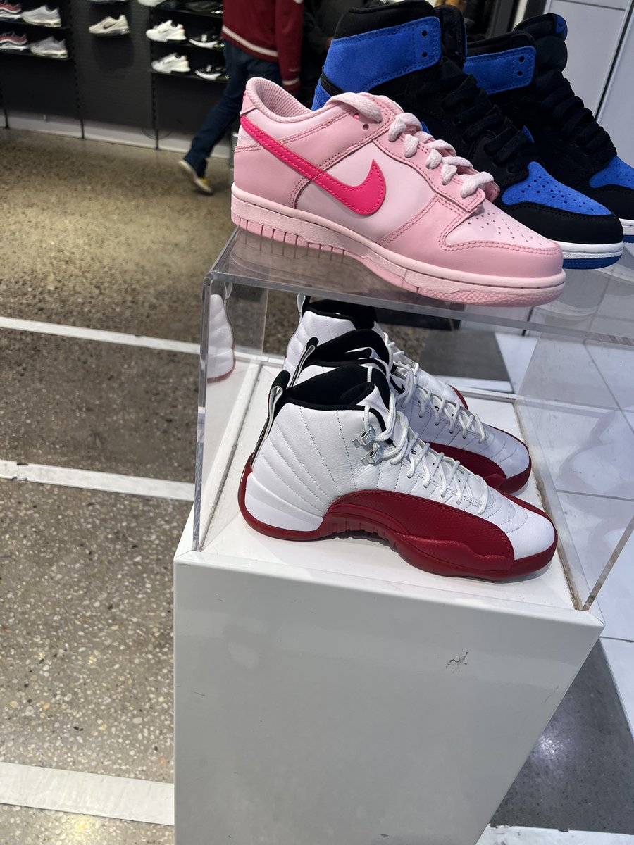 InsanityLady_'s tweet photo. @snkr_twitr finally got myself a pair 🥵 https://t.co/HOOUuwshKh