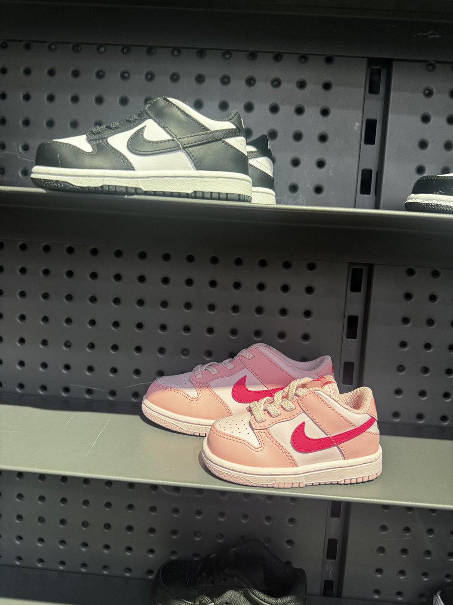 InsanityLady_'s tweet photo. @snkr_twitr finally got myself a pair 🥵 https://t.co/HOOUuwshKh