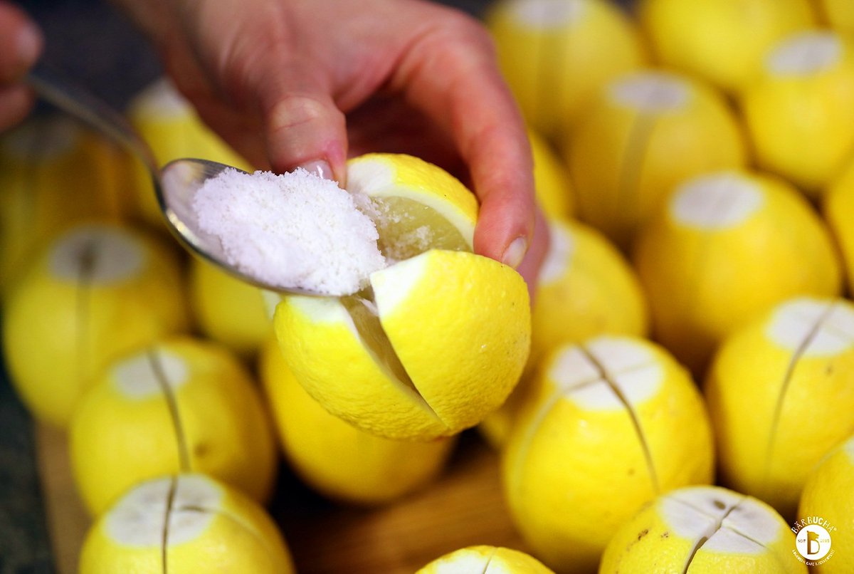 November - time for Preserved Lemons. 
#preservedlemons #cafebärbucha #bärbuchafermenterei #fermentedinberlin #kombuchacafeberlin