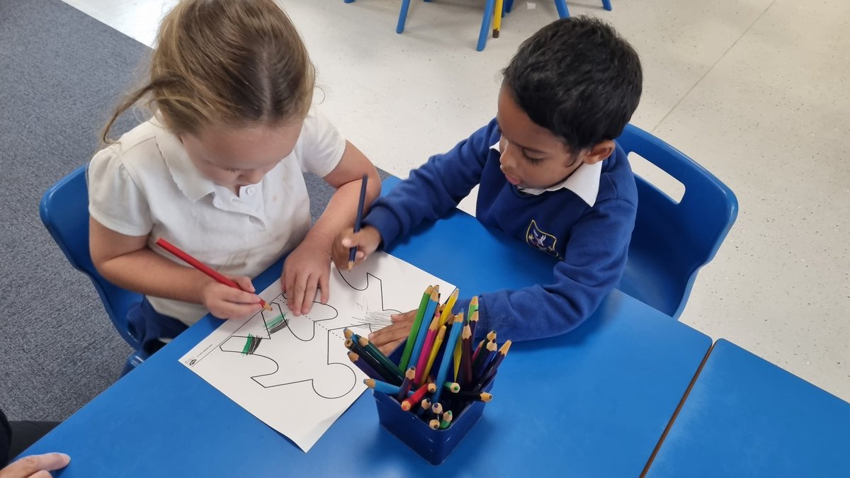 latimerprimary's tweet image. #EYFSPSED we have been learning about being kind and caring and making new friends! Also practise in #EYFSCL - conversing with friends. We'll done all! New friends made! 💖