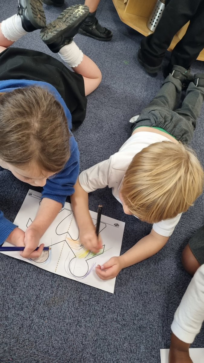 latimerprimary's tweet image. #EYFSPSED we have been learning about being kind and caring and making new friends! Also practise in #EYFSCL - conversing with friends. We'll done all! New friends made! 💖