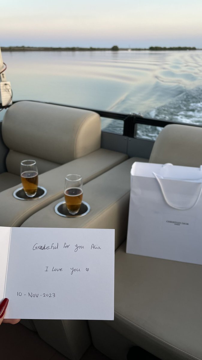 alliiaaa_'s tweet photo. 𝑒𝑣𝑒𝑛𝑖𝑛𝑔 𝑚𝑜𝑜𝑑 𝑜𝑛🥂 https://t.co/2hThsRHIKg