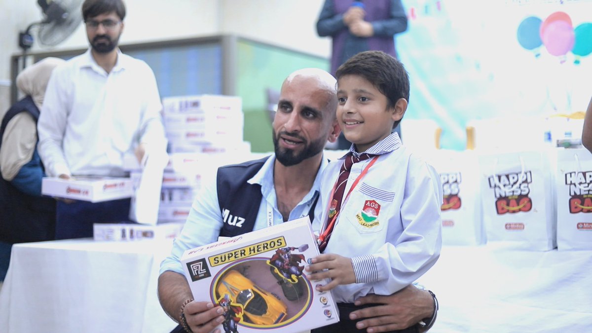 MinhajWelfareUS's tweet photo. Deployees and team members of MWF had a gathering with the children of Aghosh Orphan Care Home and showered them with gifts 🎁 and love. ❤️
🔗 https://t.co/HnBwznkhh0
#MWF #PakistanDeployment https://t.co/TVcaoFxI2A