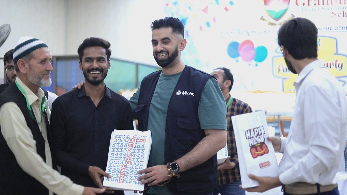 MinhajWelfareUS's tweet photo. Deployees and team members of MWF had a gathering with the children of Aghosh Orphan Care Home and showered them with gifts 🎁 and love. ❤️
🔗 https://t.co/HnBwznkhh0
#MWF #PakistanDeployment https://t.co/TVcaoFxI2A