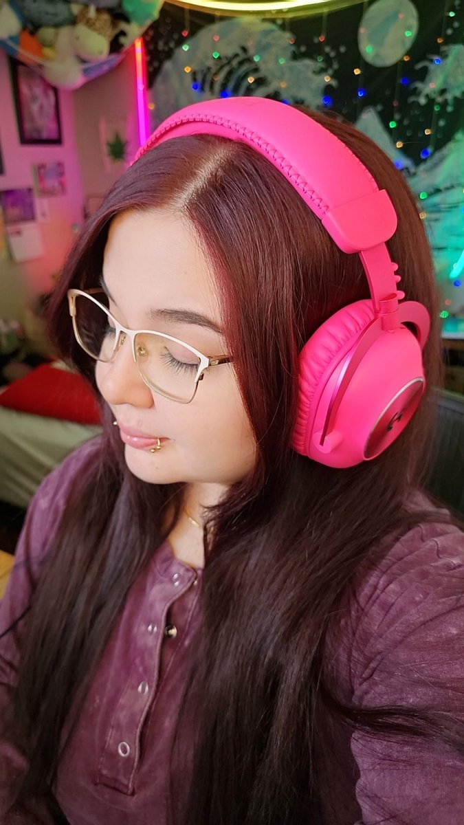 HostileHolly1's tweet image. Loving my new headset from @LogitechG 💕 #PROX2