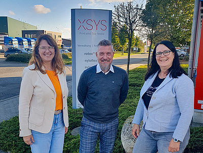 Visiting XSYS Germany GmbH in Ottenstein:
Mayor Karola Voß and economic development officer Katrin Damme visited XSYS in Ottenstein where Managing director Patrick Lüdecke informed them about the company and gave them insights into production.

stadt-ahaus.de/wirtschaft/wir…