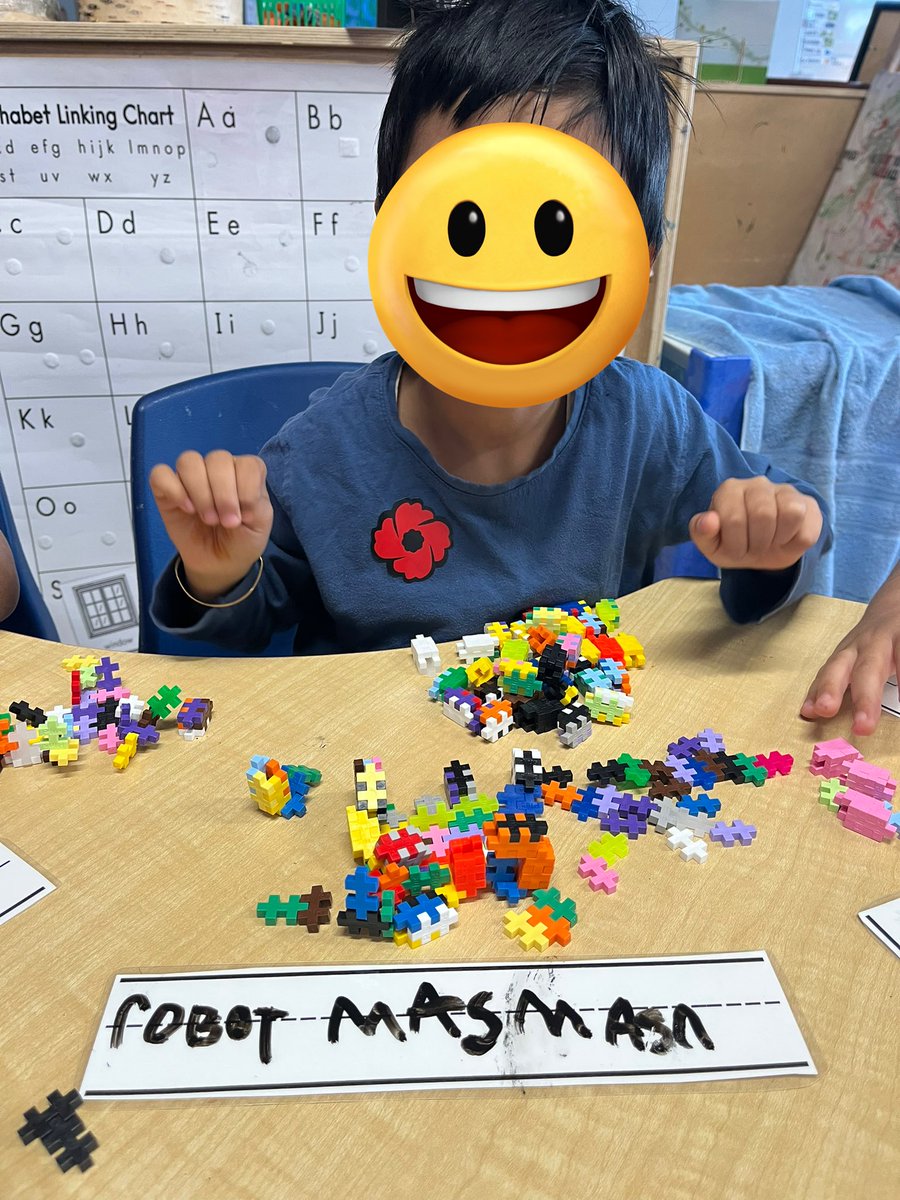 K4 is getting really creative with the plus plus building toys. They made: “robots”, “a house”, “America” and “a robot machine” Check out the great writing too! @DesmondHDSB