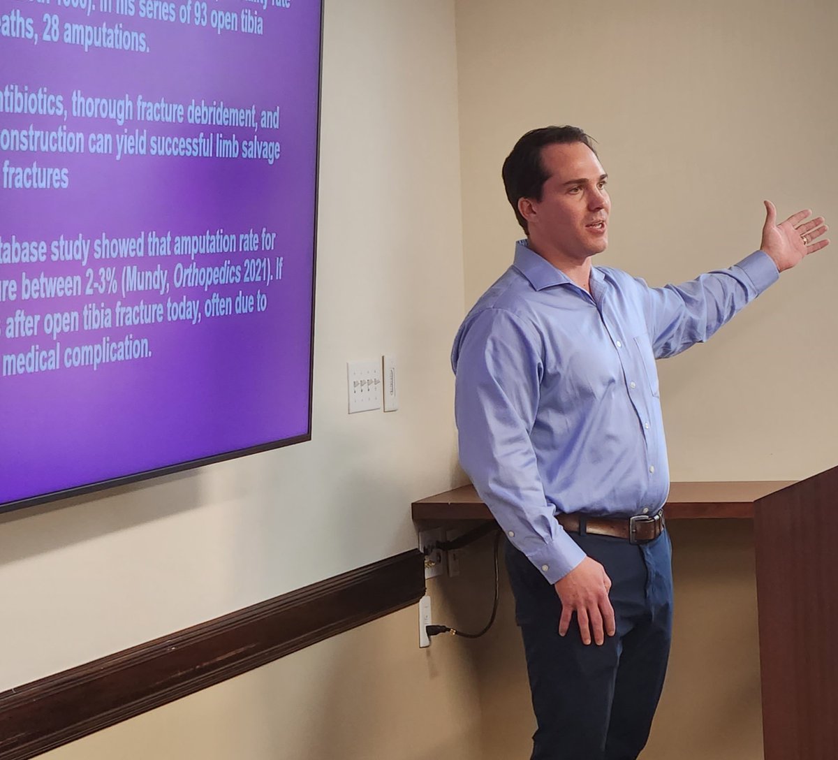 LICommHospital's tweet photo. We had a great day hosting 𝐒𝐮𝐟𝐟𝐨𝐥𝐤 𝐄𝐌𝐒 𝐩𝐫𝐨𝐯𝐢𝐝𝐞𝐫𝐬 at the 𝐋𝐨𝐧𝐠 𝐈𝐬𝐥𝐚𝐧𝐝 𝐂𝐨𝐦𝐦𝐮𝐧𝐢𝐭𝐲 𝐇𝐨𝐬𝐩𝐢𝐭𝐚𝐥 𝐄𝐌𝐒 𝐒𝐲𝐦𝐩𝐨𝐬𝐢𝐮𝐦 this past weekend! 

#ThankYou #LongIslandCommunityHospital #EMS https://t.co/uxAmmLjOUu