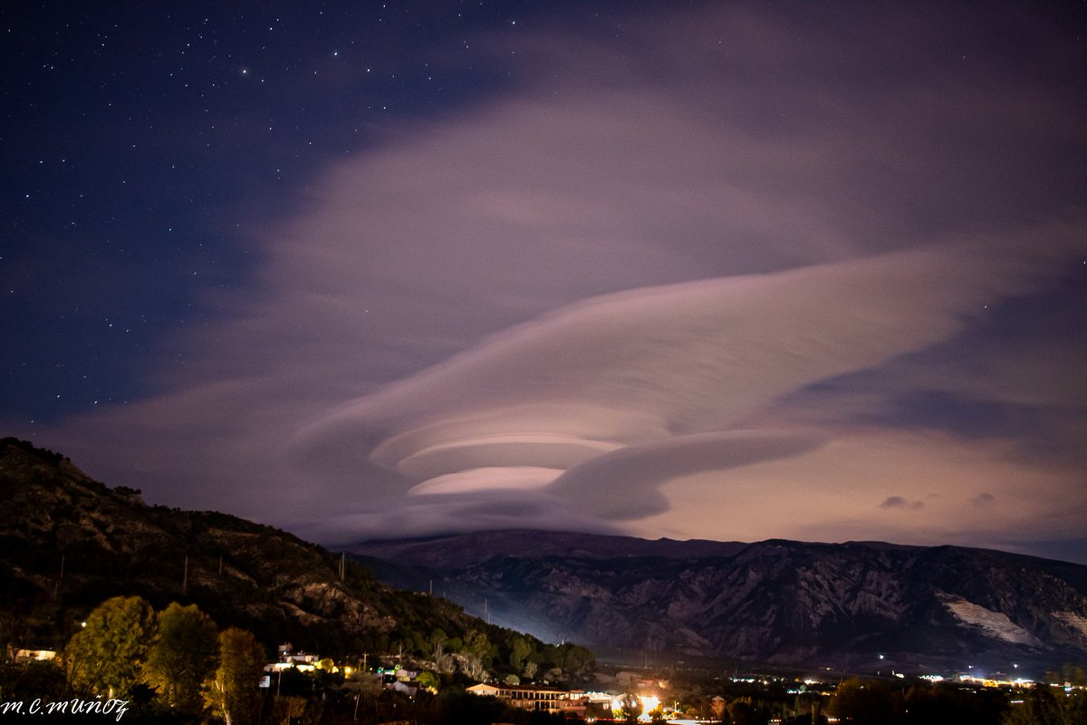 'La belleza está en los ojos de quien mira, en la lente que lo capta y en el corazón de quién lo siente'. ❤️❤️❤️ @ElTiempoes @Meteoralia @PlanesGranada @OrgullososdeGRX @megustagranada @GranadaenFotos @websierranevada