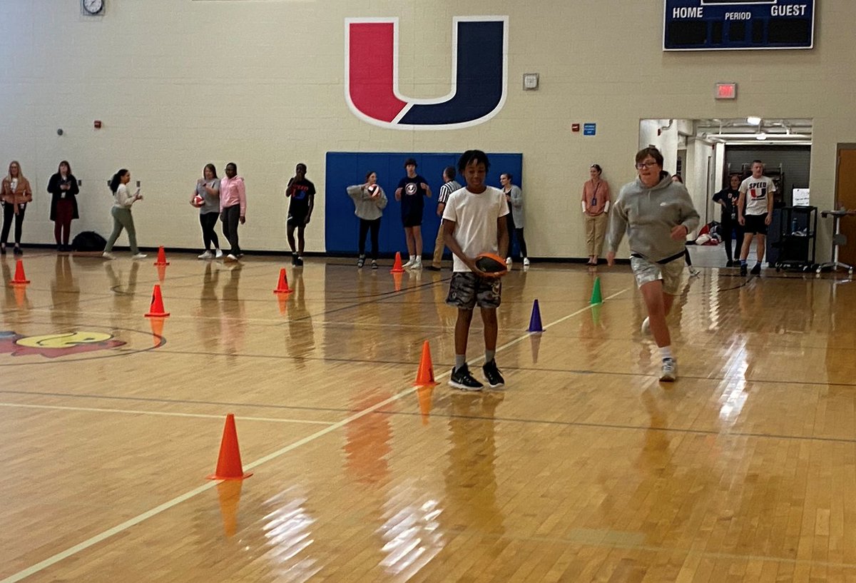 UrbandaleCSD's tweet photo. UMS is building relationships & strengthening connections w/ Ss by celebrating their amazing contributions! During an all-school assembly, Ss were recognized for demonstrating the J-Hawk Way. Such a fun & positive experience for all! Well-done, UMS! #UMSpride https://t.co/lBt7S5xL20