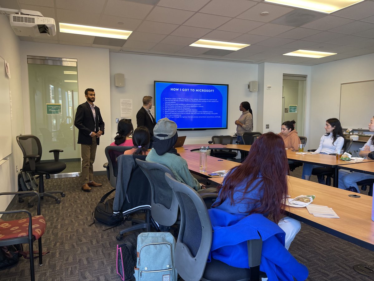 Thank you to the presenters and the students who attended Break Through Tech Mason's A Day In the Life at Microsoft event this week. Three Microsoft employees discussed their path to the company and their current roles. 

 #Microsoft #techindustry #womenintech #careerinspiration