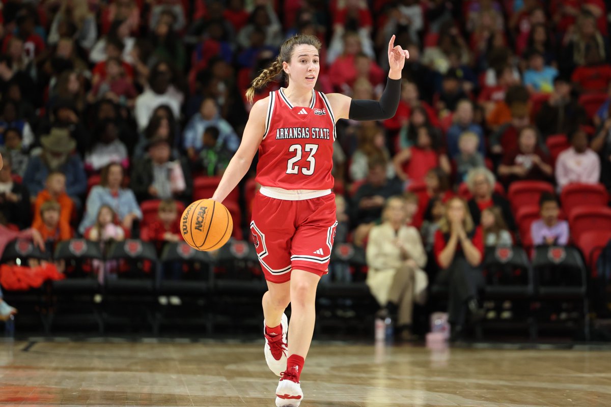 mark_taylorSID's tweet photo. As of Nov. 10, the leading scorers (by total points) in @MarchMadnessWBB 

1. Caitlin Clark (Iowa) - 72 pts (36.0 ppg)
2. @izzymoney30 (@AStateWB) - 53 (26.5 ppg)
3. Madison Conner (TCU) - 52 (26.0 ppg)
#WolvesUp https://t.co/nV6a3PvG58