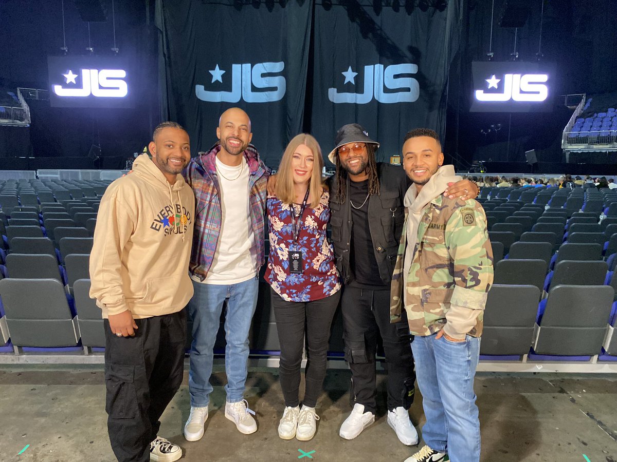 Deanna Lisa tweet media