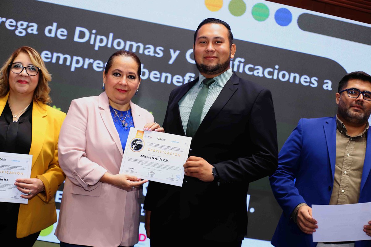 CONAMYPESV's tweet photo. ¡Felicitamos a las 90 #MYPE graduadas que han cumplido con los criterios para obtener la certificación de "Ingenius Recharged"!
También extendemos nuestro reconocimiento al dedicado personal de nuestra institución y la de los #CDMYPE que han recibido sus acreditaciones. https://t.co/xWdRbIw5z1