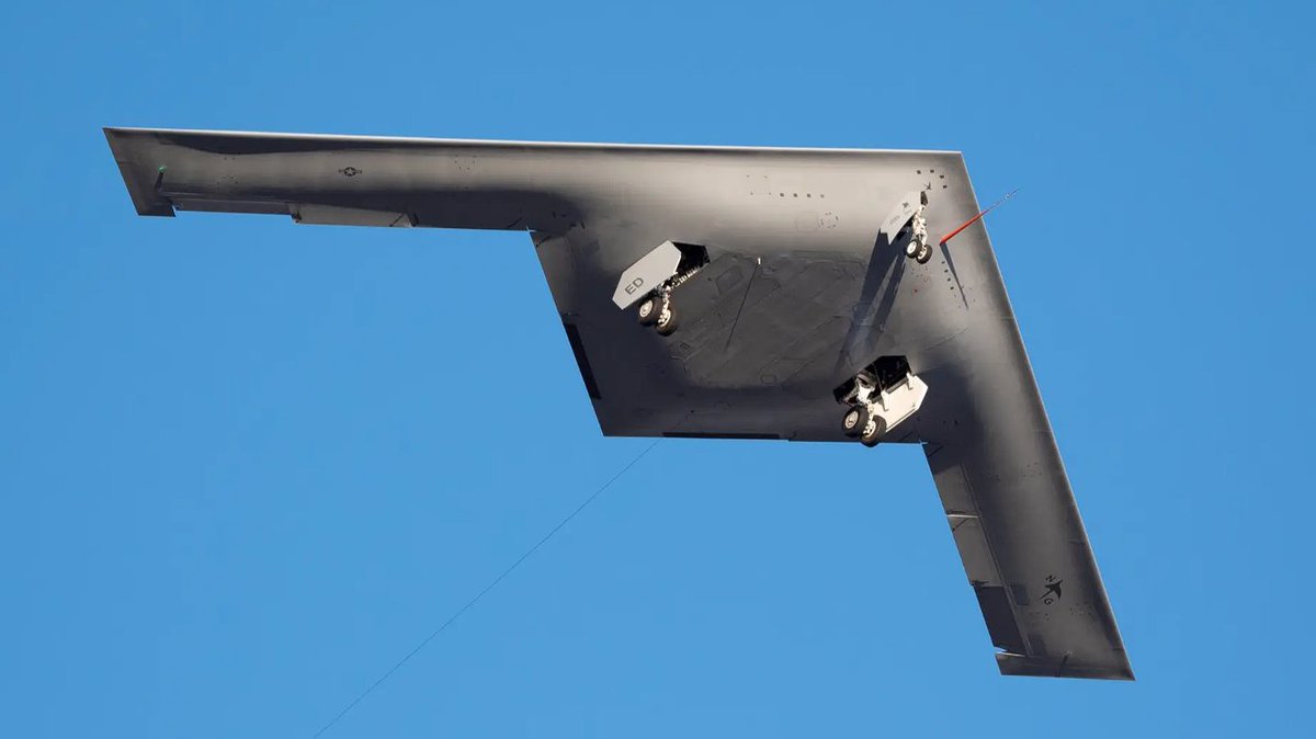 AerospaceGeek1's tweet photo. Wow Woke up, Came om here saw B-21 Trending, HOLY CRAP IT MADE ITS FIRST FLIGHT!! , Amazing way to start the Day. https://t.co/ILiZ1hInXA