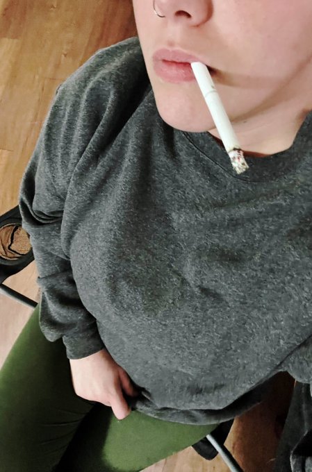 quick fix #smoking #smokingfetish #chubby https://t.co/NUBYnXqXQv<a href="/tag/smoking"class="tags">#smoking</a><a href="/tag/smokingfetish"class="tags">#smokingfetish</a><a href="/tag/chubby"class="tags">#chubby</a>