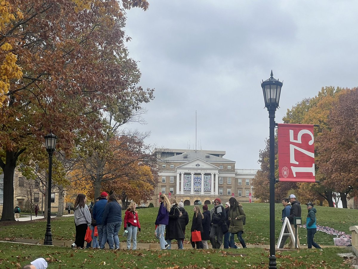 stlsportsmed's tweet photo. Back ‘home’ for a campus tour with the youngest. @UWBadgers
#BascomHall #OldMedSchool https://t.co/1T1t0C3DpA