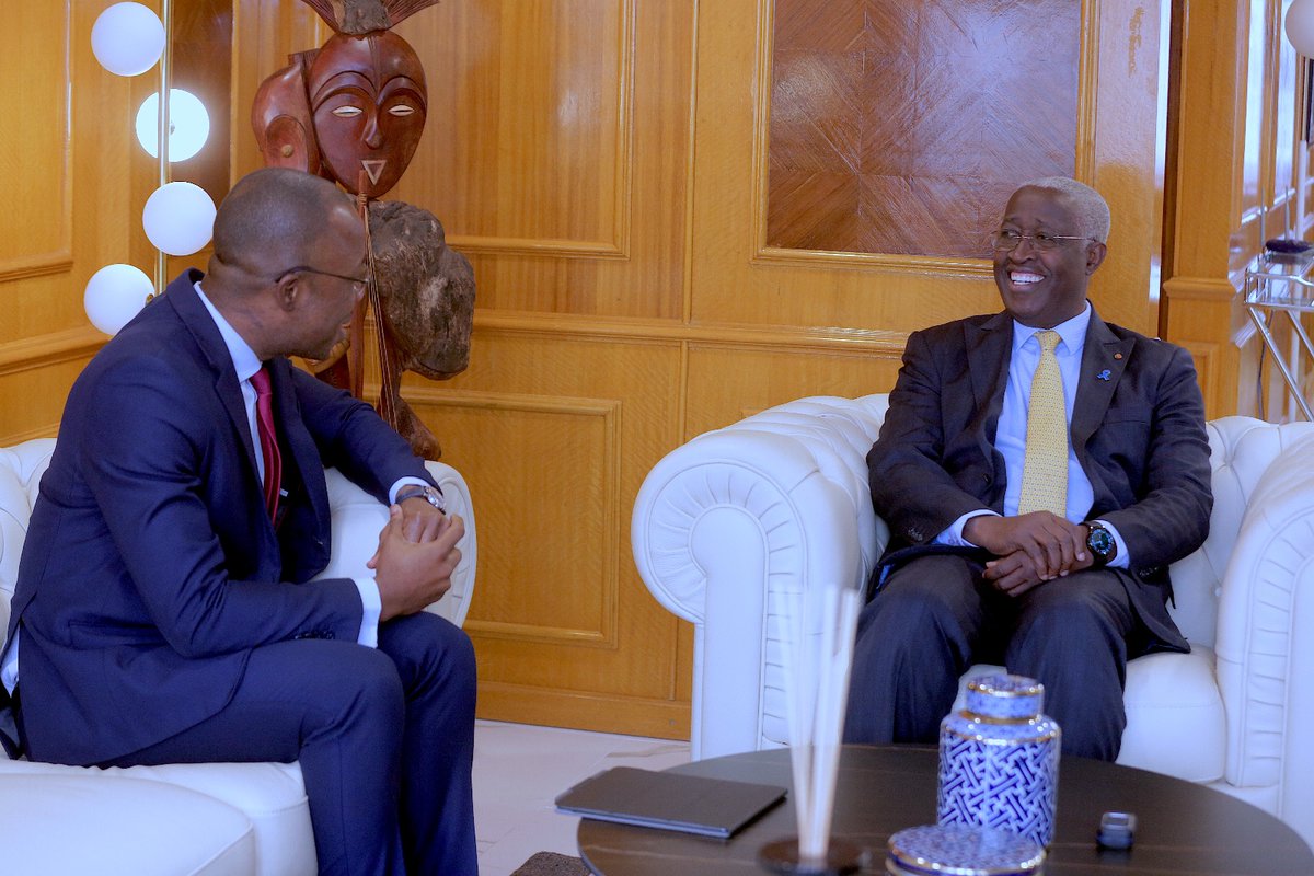 Le Premier Ministre de la transition 𝐑𝐚𝐲𝐦𝐨𝐧𝐝 𝐍𝐝𝐨𝐧𝐠 𝐒𝐢𝐦𝐚 a eu une séance de travail ce jour avec 𝐆𝐨𝐦𝐞𝐳 𝐀𝐠𝐨𝐮, représentant résident du 𝐅𝐨𝐧𝐝 𝐌𝐨𝐧𝐞́𝐭𝐚𝐢𝐫𝐞 𝐈𝐧𝐭𝐞𝐫𝐧𝐚𝐭𝐢𝐨𝐧𝐚𝐥𝐞 (FMI) au #Gabon.