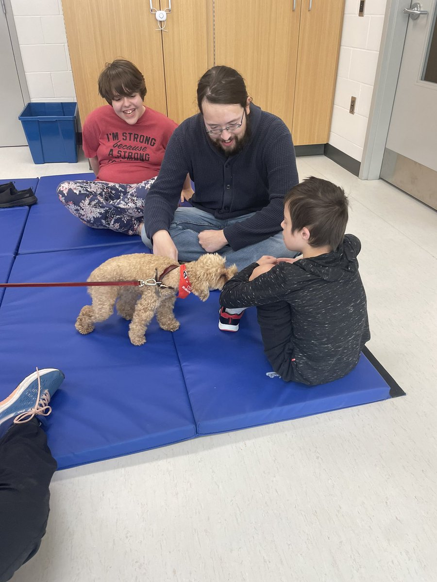 Today was our first visit w/ Nancy & Bella from @ON_TherapyDogs! Two of our #OakCreekAces were very excited to meet Bella. Others were apprehensive, but we’re hoping they gain trust/confidence over the weeks. What an amazing program! #TherapyDogs #SpecialEducation @oakwrdsb