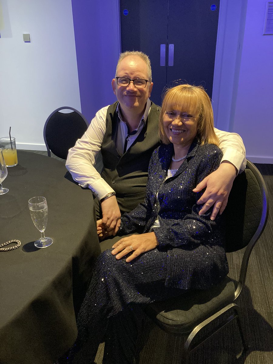 We are at the @MeetnMatchNW Snowball It’s lovely to see so many old friends. Looking forward to having a bop and a mingle ❤️😁