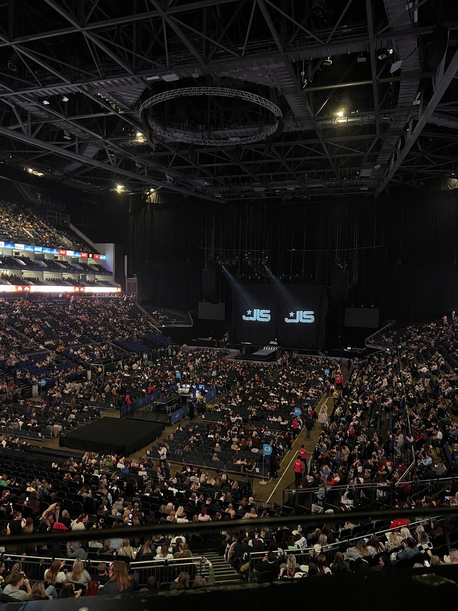 MVBOfficial_'s tweet photo. JLS time https://t.co/unzslAgfFe