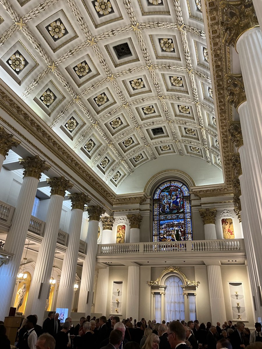 OldEnglandTours's tweet photo. Last week I was fortunate to be invited for tea with the Lady Mayoress in Mansion House. Today on tour we came across the Lord Mayors coach all ready for the big day tomorrow. https://t.co/3Dv2eRnKgZ
