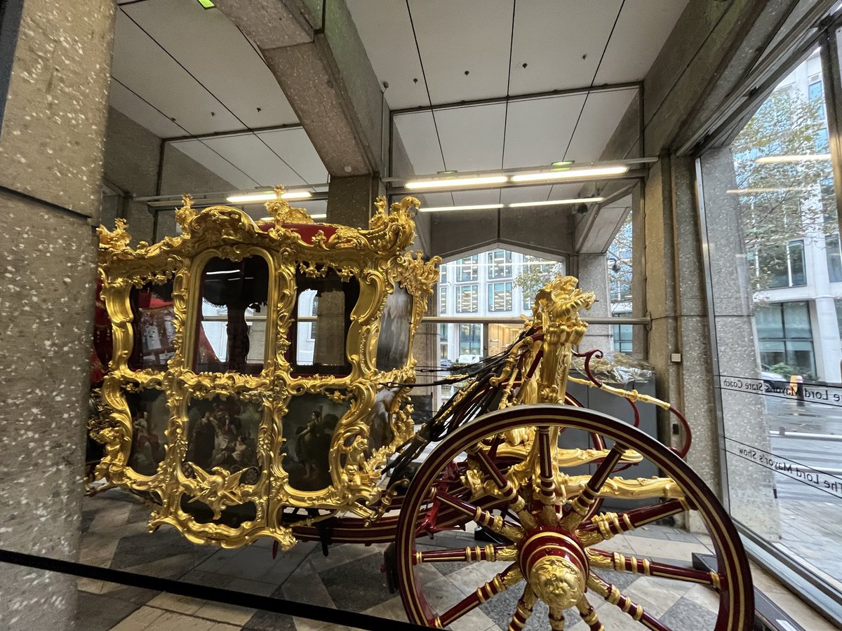 OldEnglandTours's tweet photo. Last week I was fortunate to be invited for tea with the Lady Mayoress in Mansion House. Today on tour we came across the Lord Mayors coach all ready for the big day tomorrow. https://t.co/3Dv2eRnKgZ