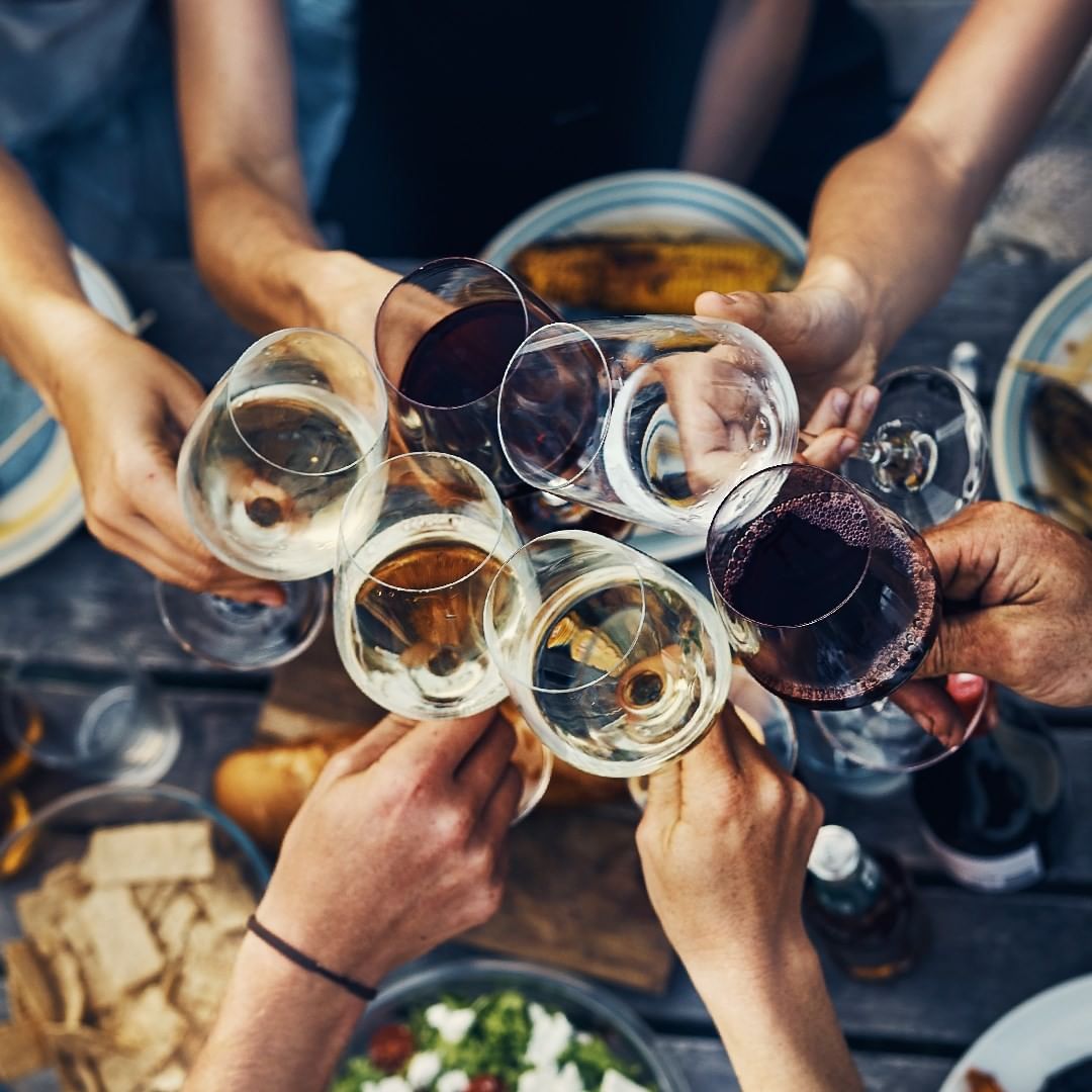 There's nothing quite like gathering together and bonding over a glass of Vinho Verde. 💚 From our light-bodied white #wines to our fruity red varietals, there's a #VinhoVerde for every palate. Cheers to making memories that last a lifetime!