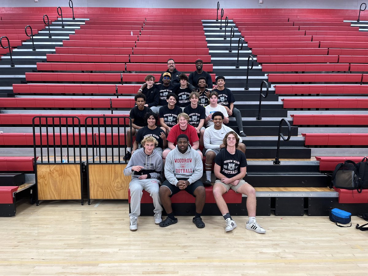 Gonna miss this group of guys best group to be apart of <a href="/fbcoachstevens/">Coach Stevens</a> #codered #dline