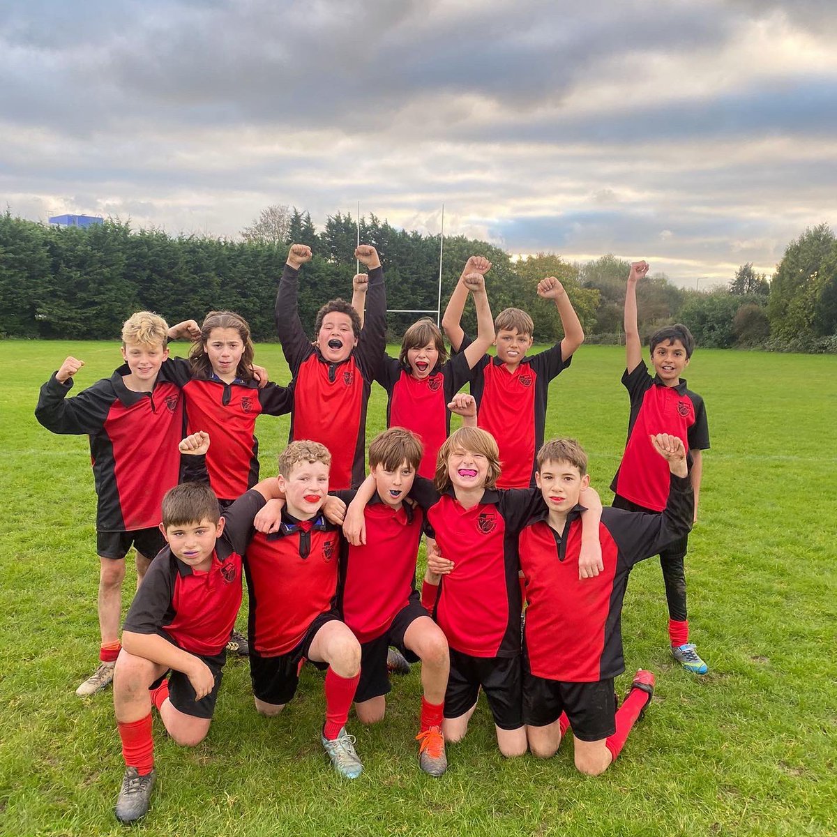 GMS_PE's tweet photo. Year 7A and B Rugby Games against JHGS. A team were defeated in a physical game. The B team put a fantastic performance in to take the victory. 🏉 #eggchasers https://t.co/6xCJNHY4EK