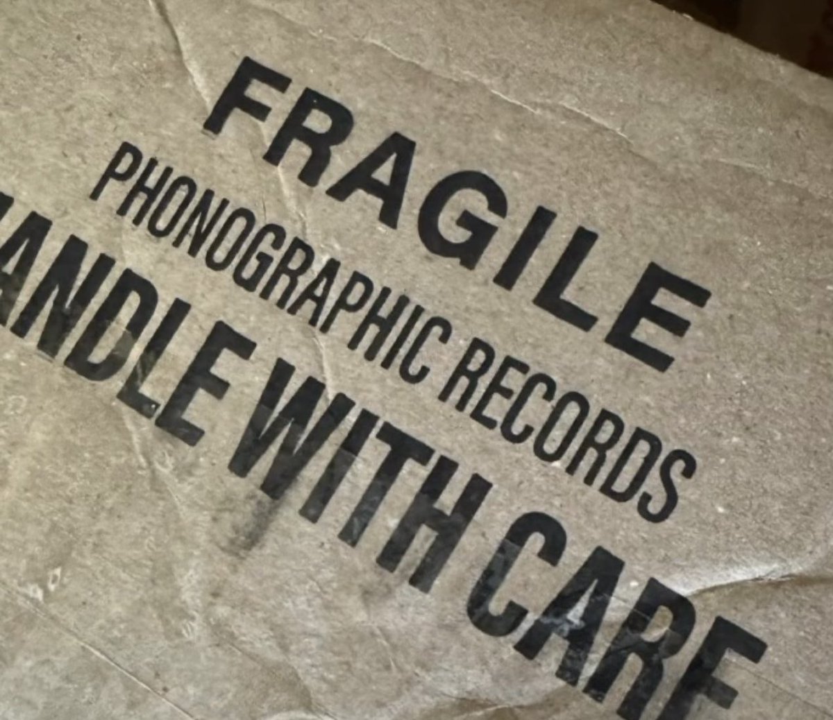 wareagleblonde's tweet photo. Got mine! And I totally read that wrong at first😅
#PHONOgraphic #memorylane @OldDominion https://t.co/RYlbqy85H4