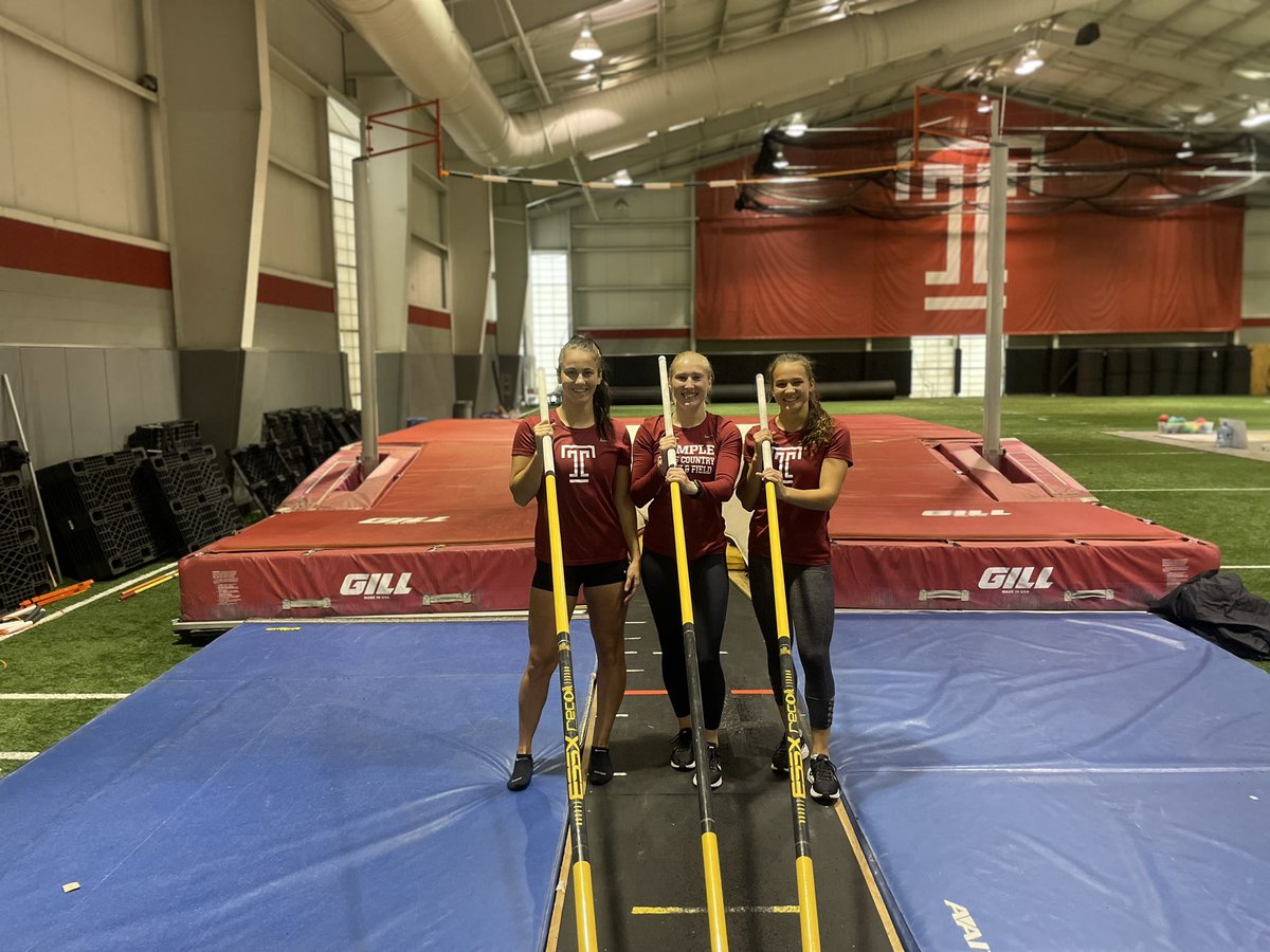 CoachKellyTU's tweet photo. First ever indoor pole vault practice @OwlsXCTnF https://t.co/VokB9OGyxQ